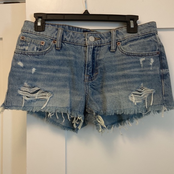 Lucky Brand Pants - ⭐️⭐️FREE⭐️⭐️ Lucky Brand Lake Tahoe Fray the Cut Off size 25 frayed denim shorts